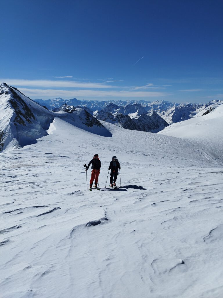 Marteller Runde 5 Tgae vertical.guide